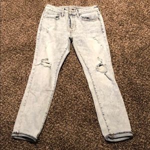 American Eagle Light Wash Skinny Fit Jeans.